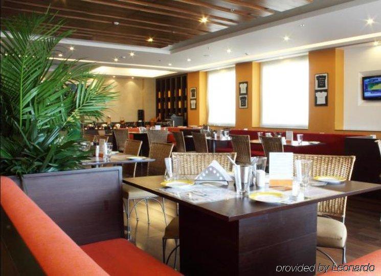 Lemon Tree Hotel Electronics City Kammasandra Restoran fotoğraf